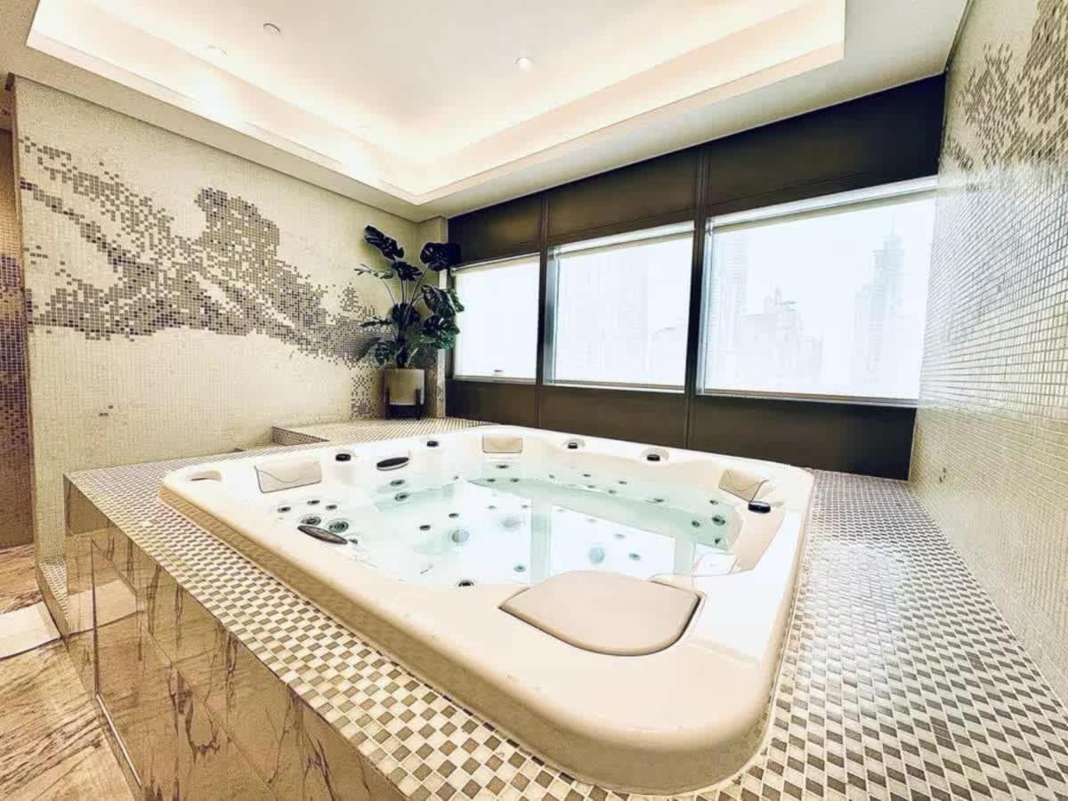 Apartment Spectacular 2 Bed Downtown I Highest Infiniti Pool Dubai