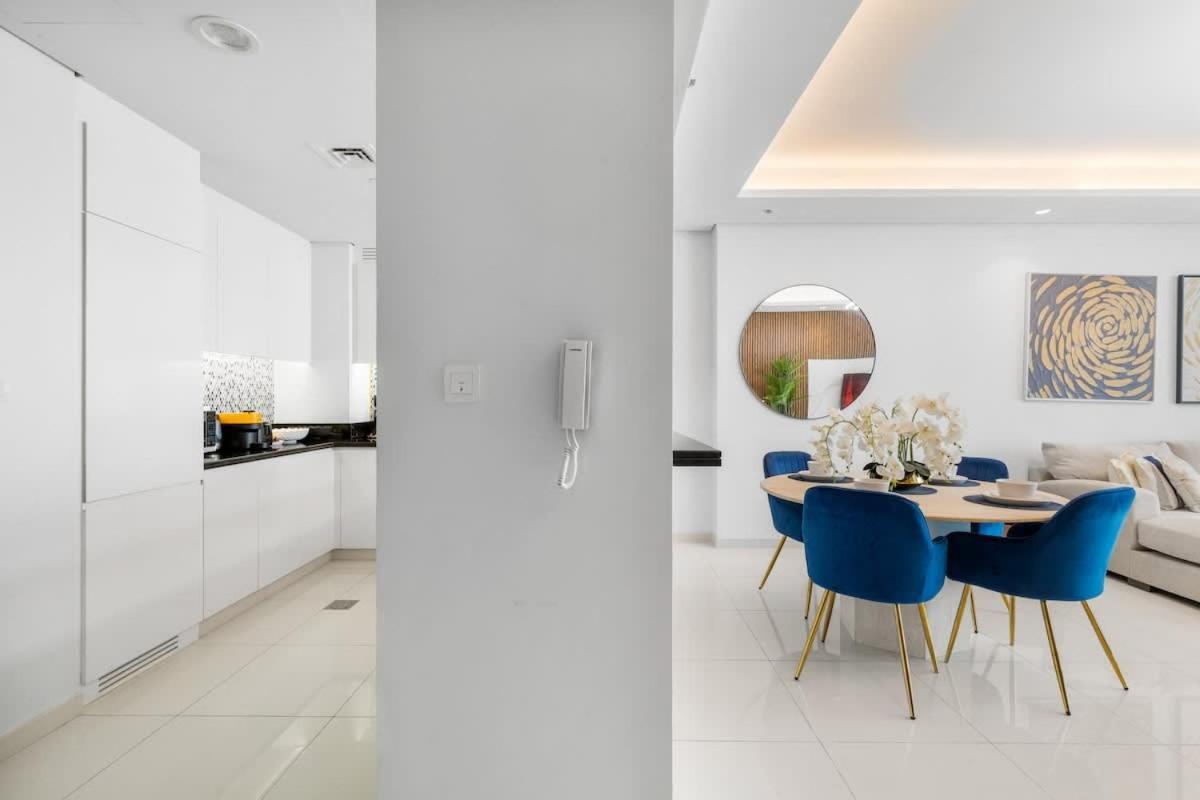 Apartment Spectacular 2 Bed Downtown I Highest Infiniti Pool Dubai
