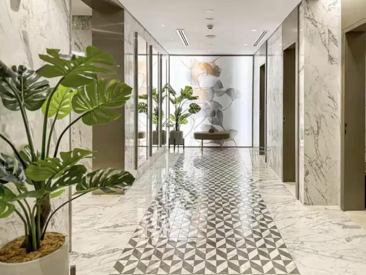 Spectacular 2 Bed Downtown I Highest Infiniti Pool Apartment Dubai