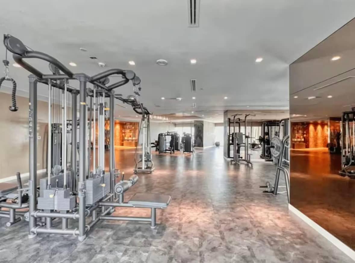 Apartment Spectacular 2 Bed Downtown I Highest Infiniti Pool *