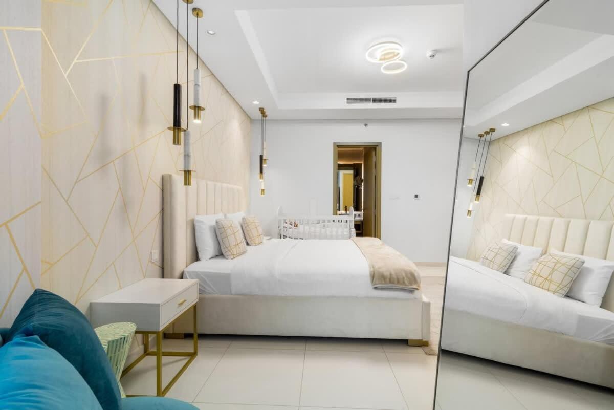 Spectacular 2 Bed Downtown I Highest Infiniti Pool Dubai