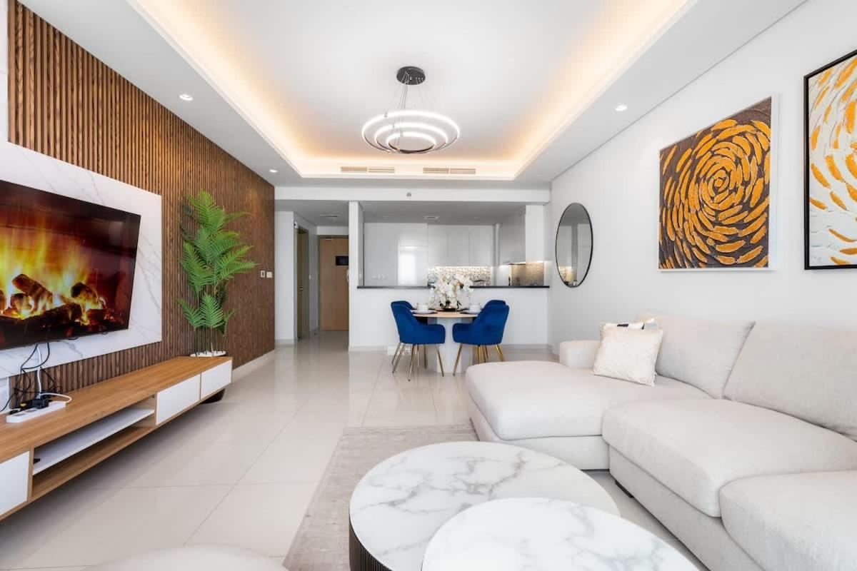 Spectacular 2 Bed Downtown I Highest Infiniti Pool * Dubai