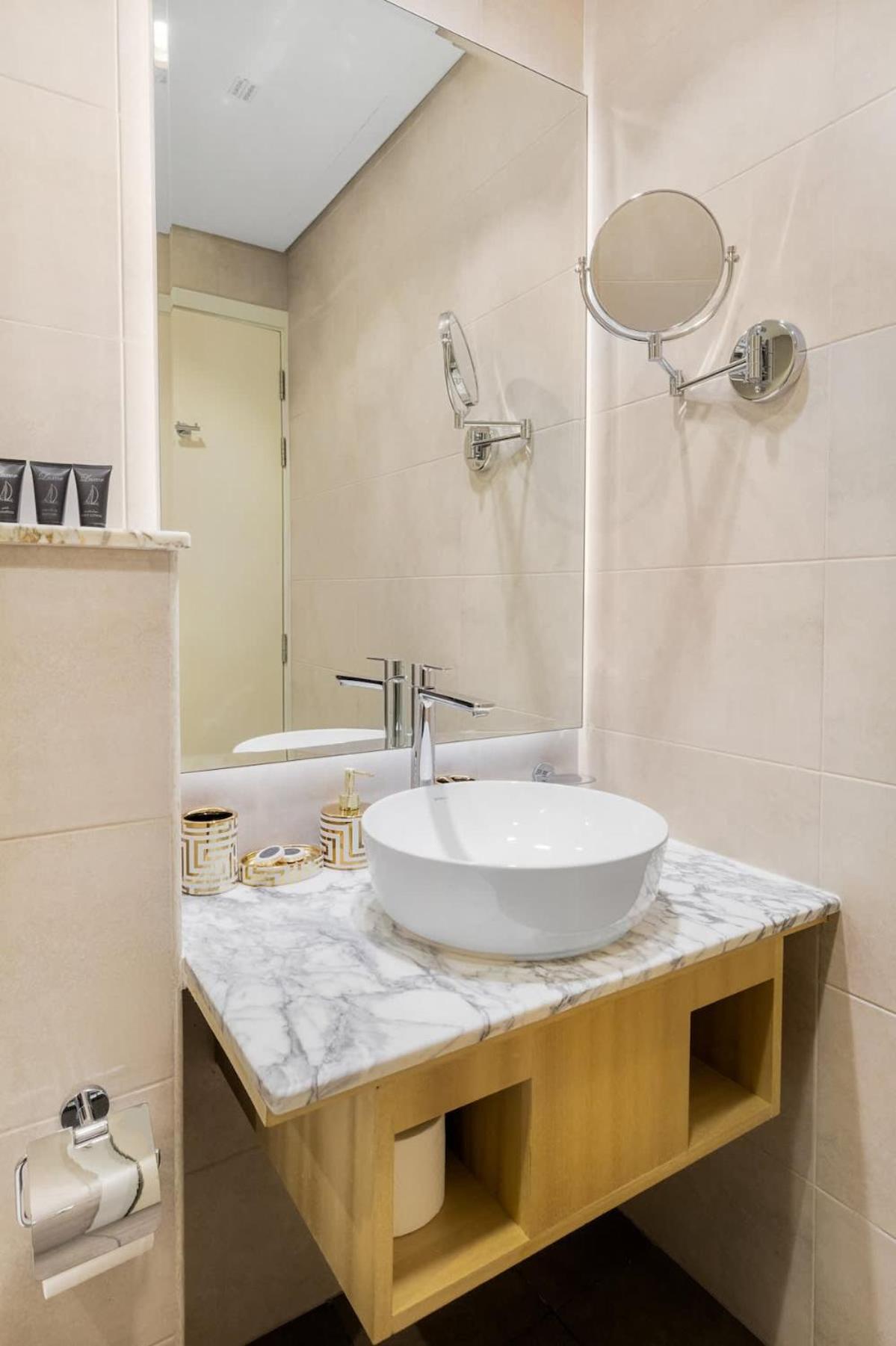 Spectacular 2 Bed Downtown I Highest Infiniti Pool Apartment Dubai