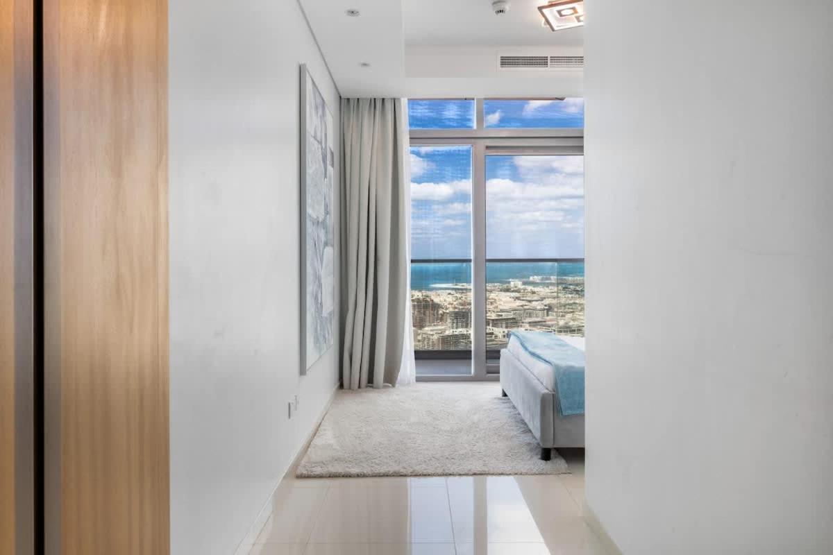 Spectacular 2 Bed Downtown I Highest Infiniti Pool * Dubai