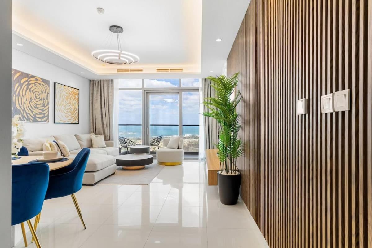 Spectacular 2 Bed Downtown I Highest Infiniti Pool Apartment