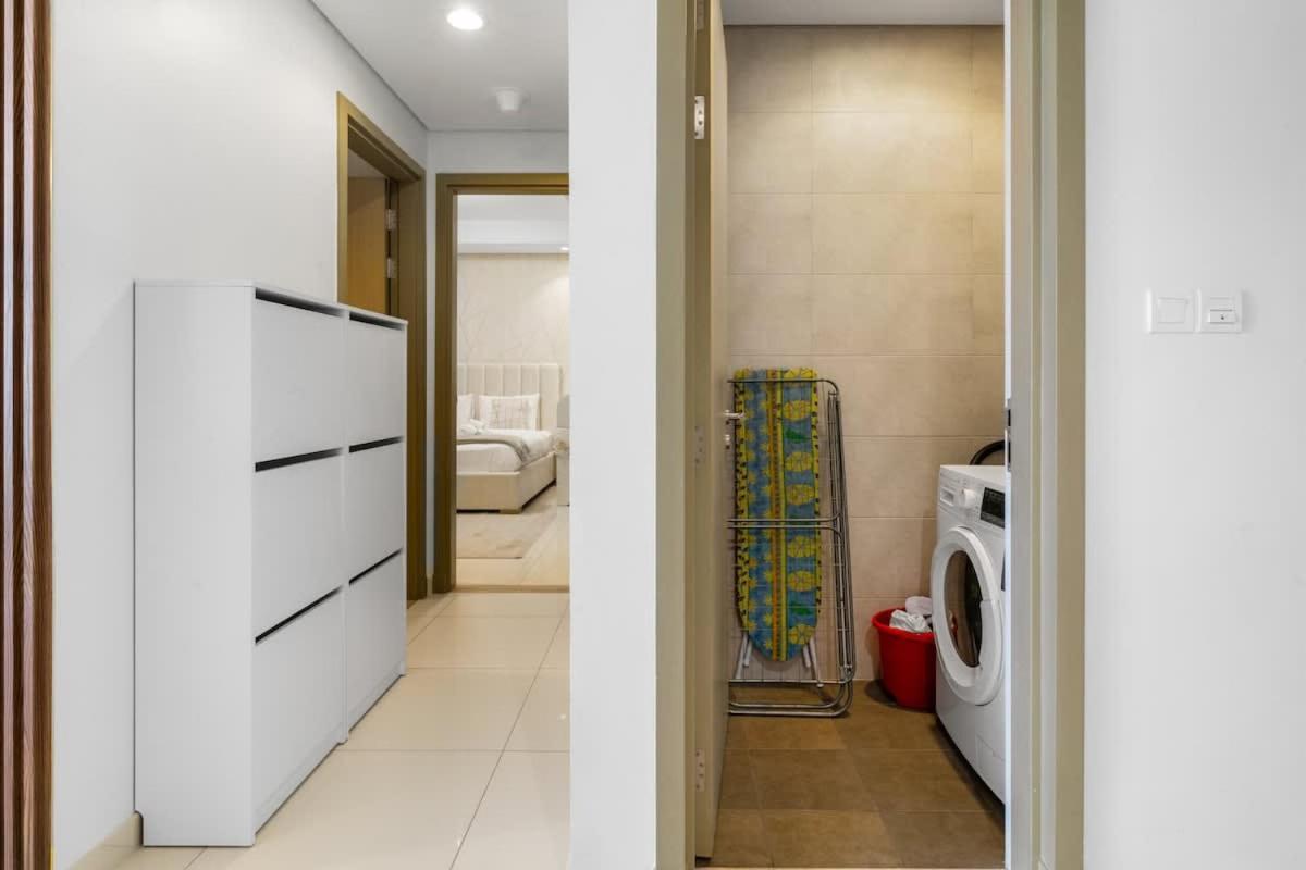 Spectacular 2 Bed Downtown I Highest Infiniti Pool Apartment Dubai