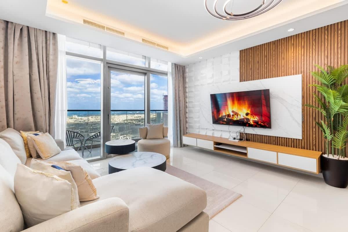Spectacular 2 Bed Downtown I Highest Infiniti Pool * Dubai