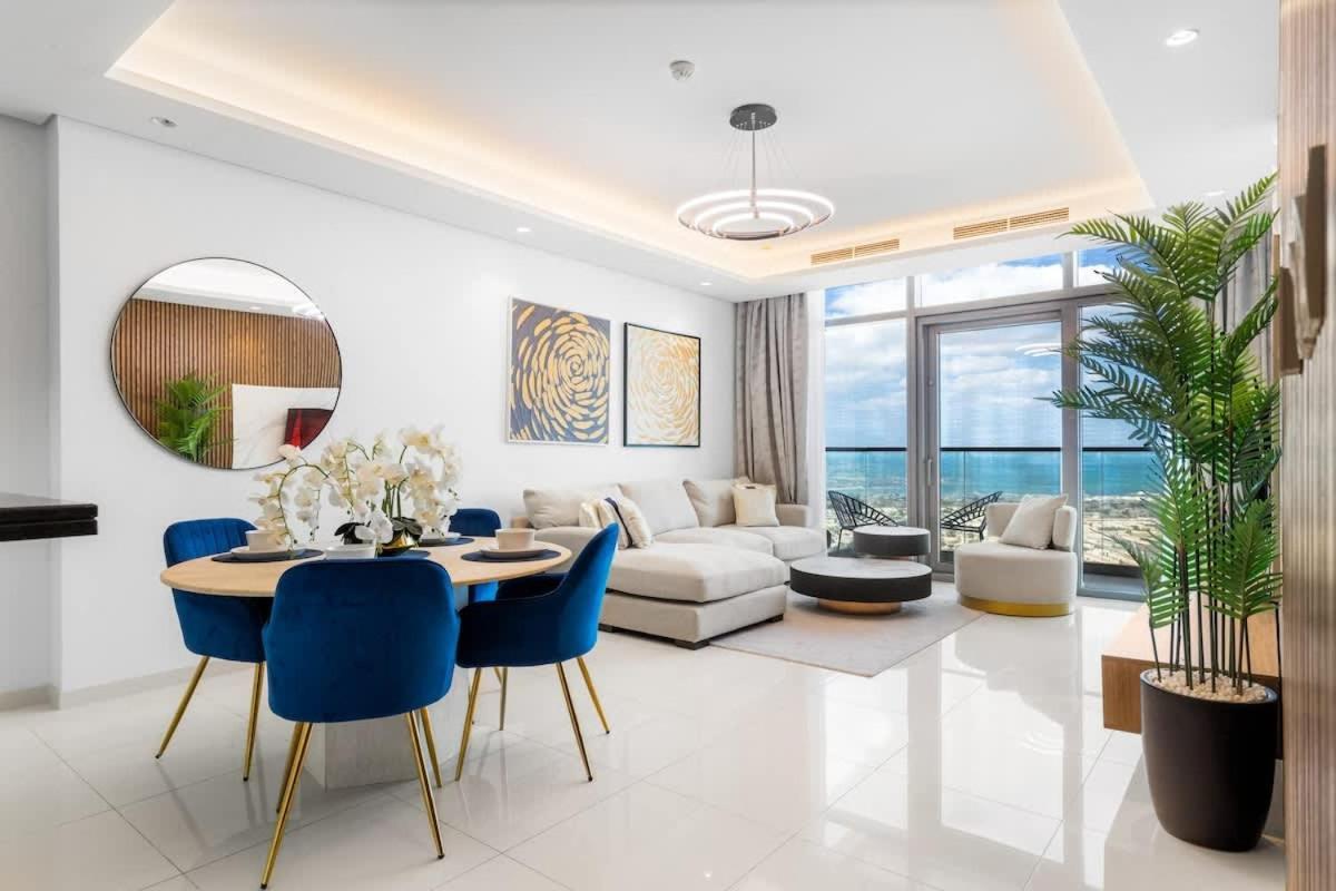 Spectacular 2 Bed Downtown I Highest Infiniti Pool Apartment
