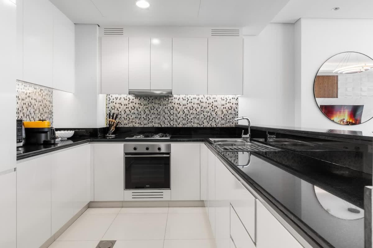 Spectacular 2 Bed Downtown I Highest Infiniti Pool Apartment *