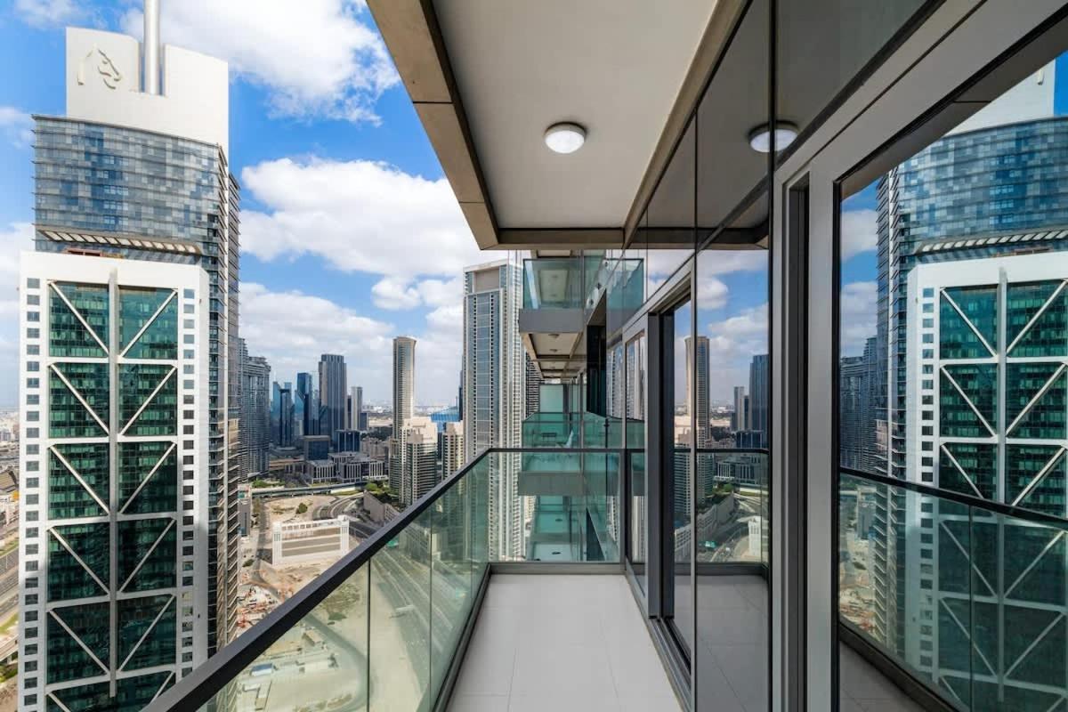 Apartment Spectacular 2 Bed Downtown I Highest Infiniti Pool Dubai