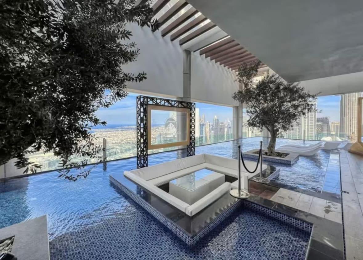 Spectacular 2 Bed Downtown I Highest Infiniti Pool Dubai