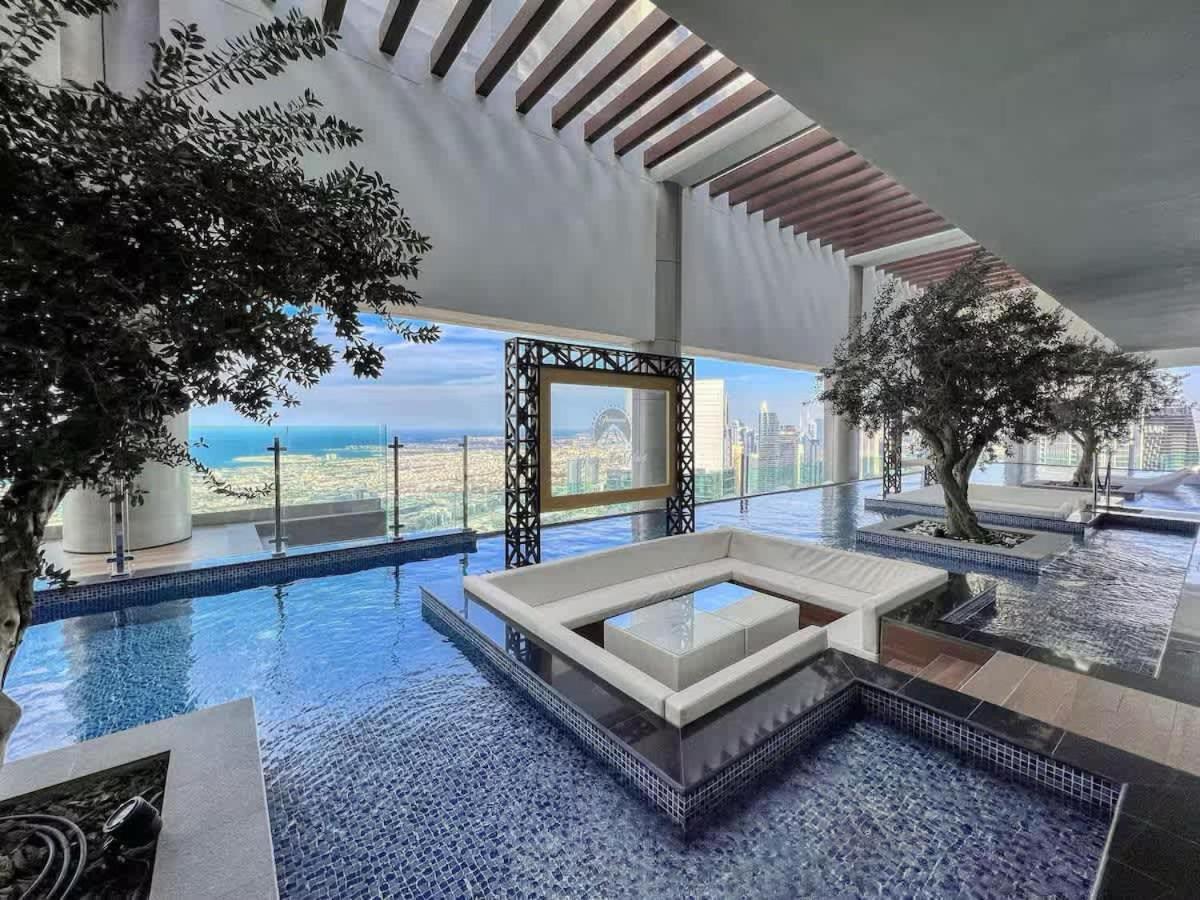 Spectacular 2 Bed Downtown I Highest Infiniti Pool Apartment