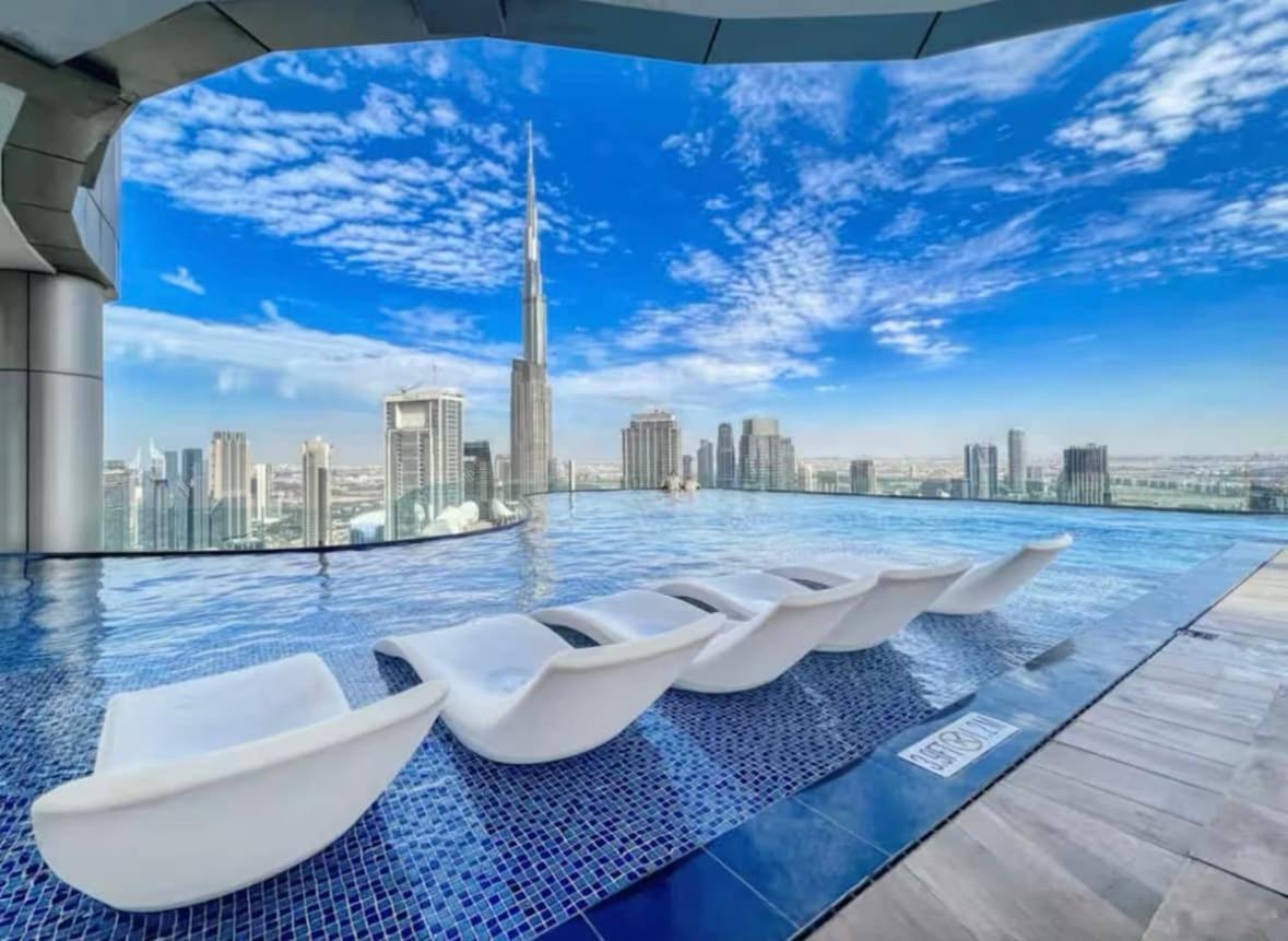 Apartment Spectacular 2 Bed Downtown I Highest Infiniti Pool Dubai