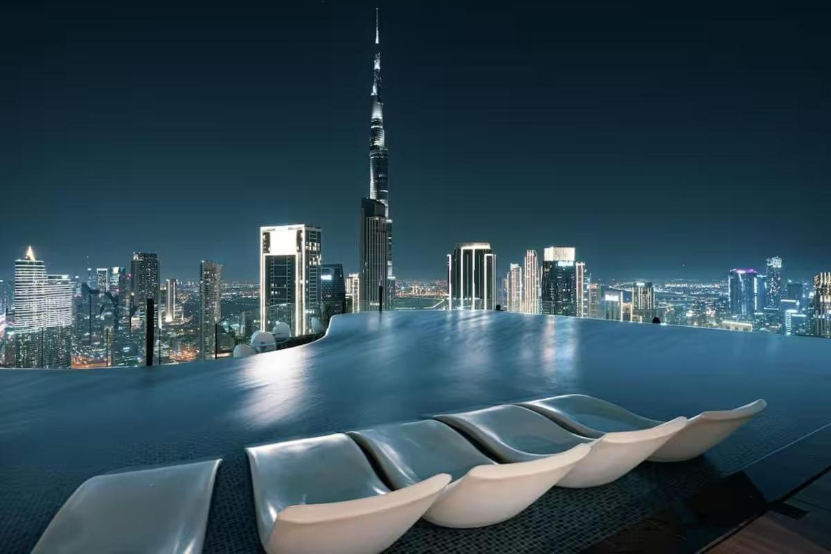Spectacular 2 Bed Downtown I Highest Infiniti Pool Apartment