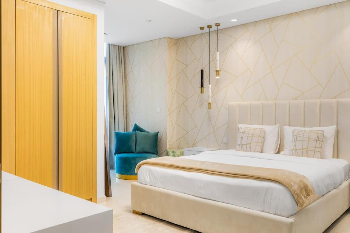 Apartment Spectacular 2 Bed Downtown I Highest Infiniti Pool Dubai