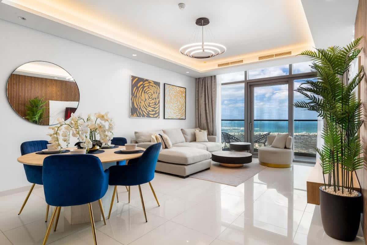 Spectacular 2 Bed Downtown I Highest Infiniti Pool Apartment *